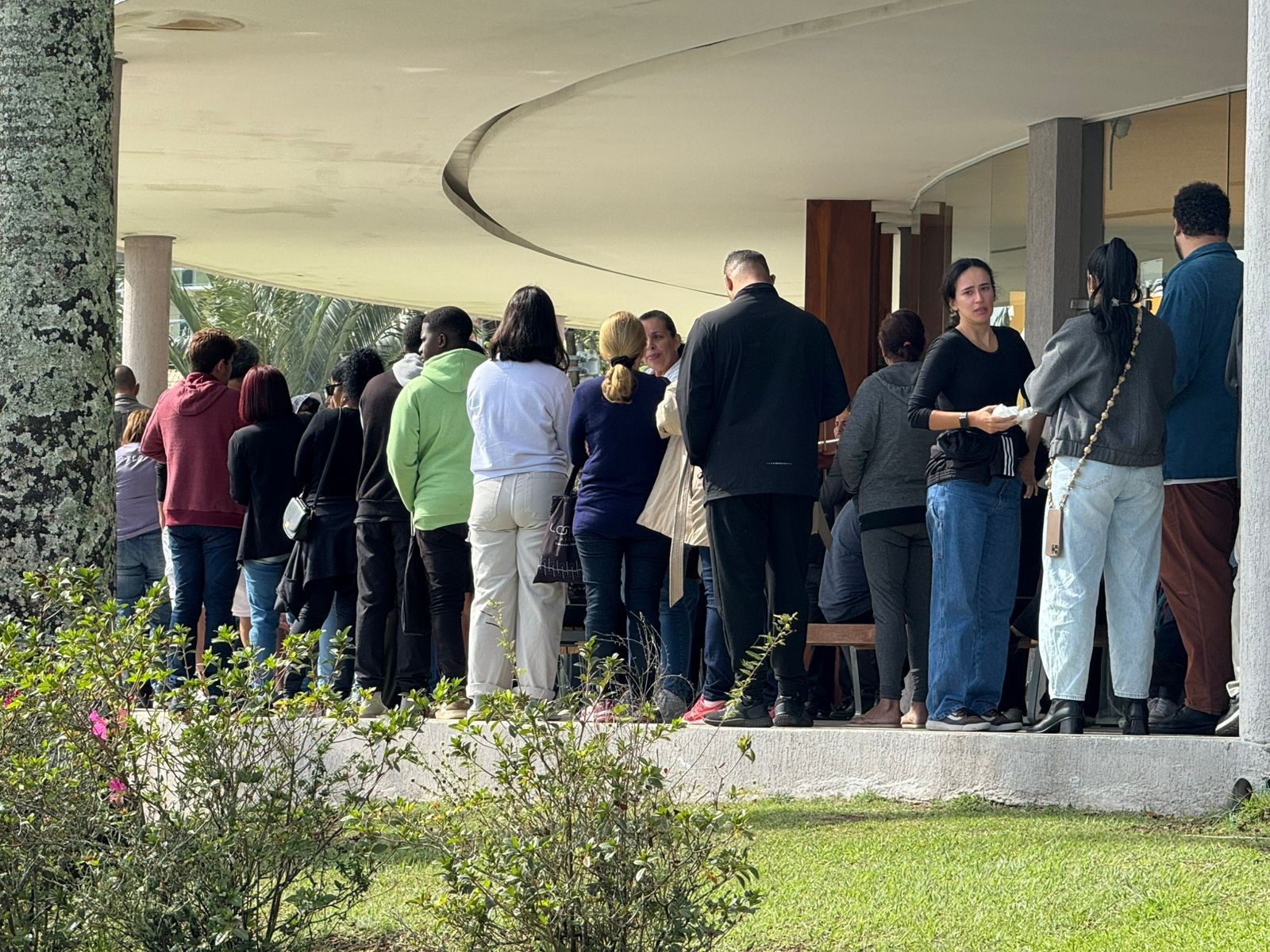 Corpo de Juliana Marins é enterrado em Niterói 