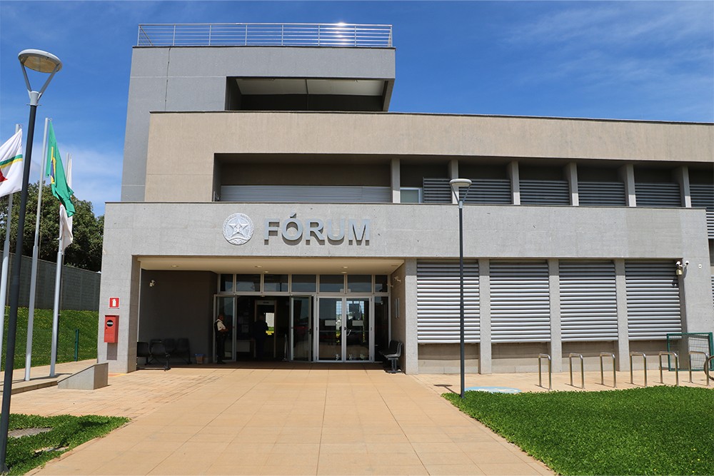 Homem que matou a ex-mulher é condenado a 60 anos de prisão e a pagar R$ 100 mil aos filhos da vítima