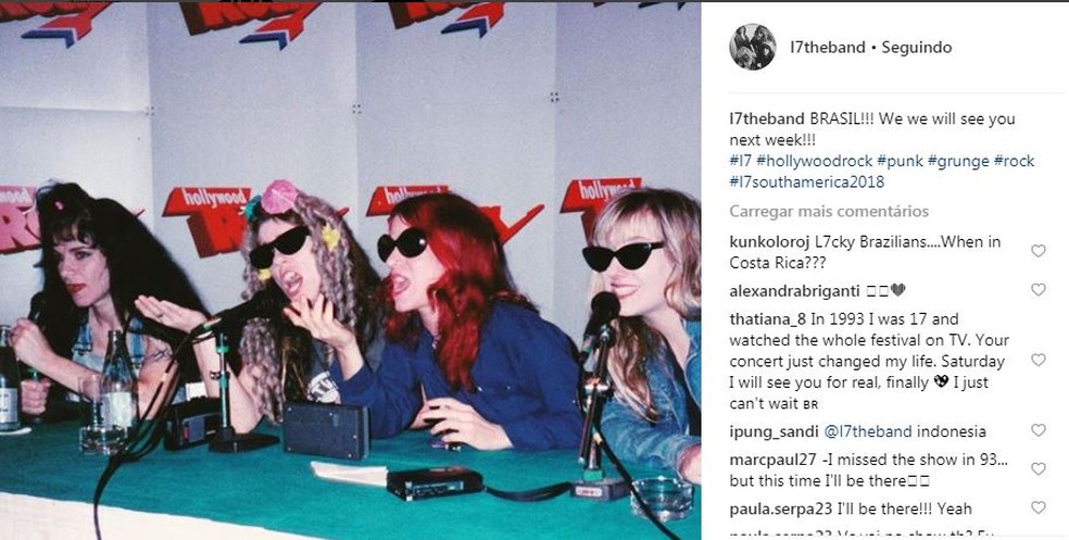 Banda postou uma foto da coletiva no Brasil, na época do Hollywood Rock, em seu perfil do Instagram — Foto: Instagram/L7 