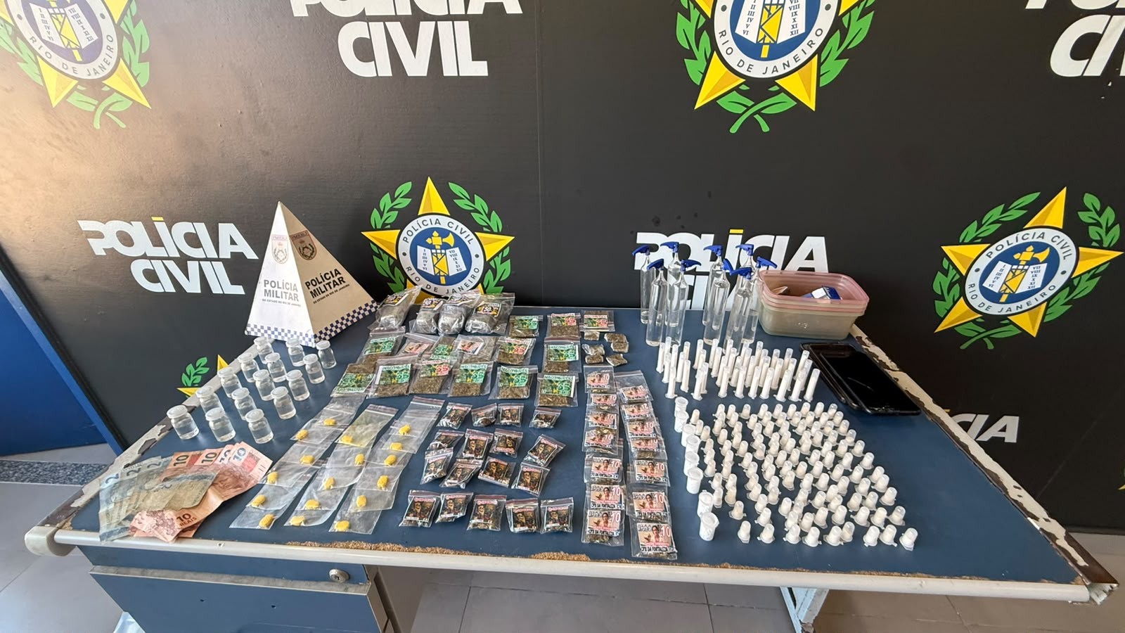 Dois homens são presos por tráfico de drogas em Angra dos Reis 