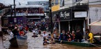 Moradores são resgatados de enchente em Canoas, no Rio Grande do Sul — Foto: Reuters/Amanda Perobelli
