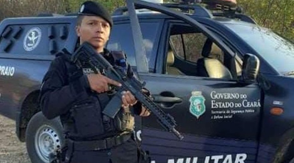 Policial morre após bater moto em carro no interior do Ceará — Foto: Reprodução