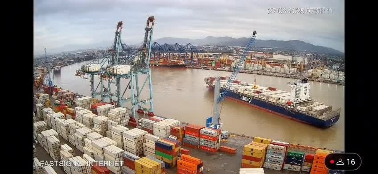 VÍDEO mostra navio à deriva após rompimento de cabos no Porto de Itajaí; assista