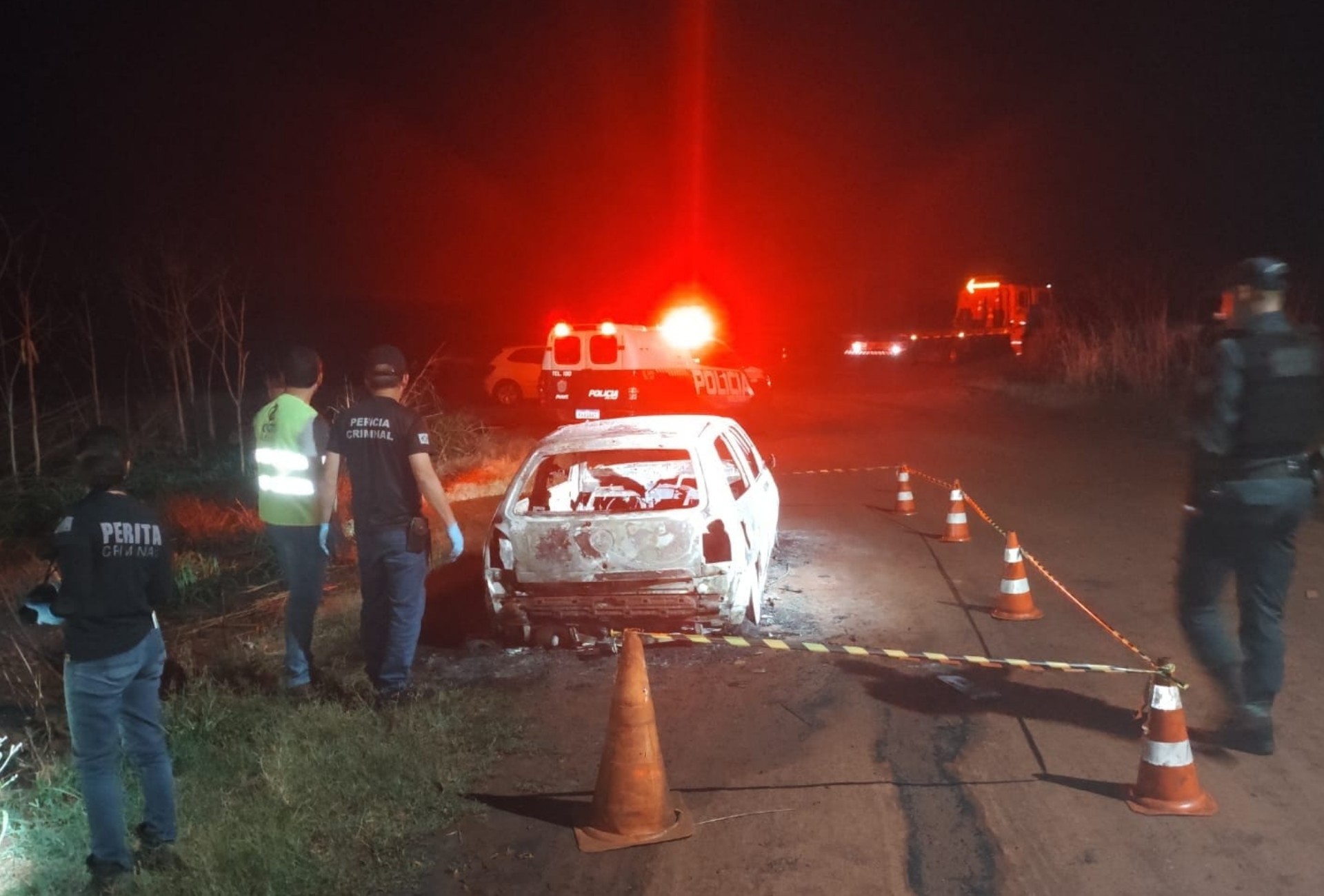 VÍDEO: Polícia investiga corpo encontrado em carro incendiado em Rio Brilhante