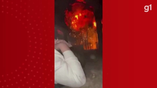VÍDEO: Drone russo cai e explode a poucos metros de grupo de pessoas, na Ucrânia - Programa: G1 Mundo 