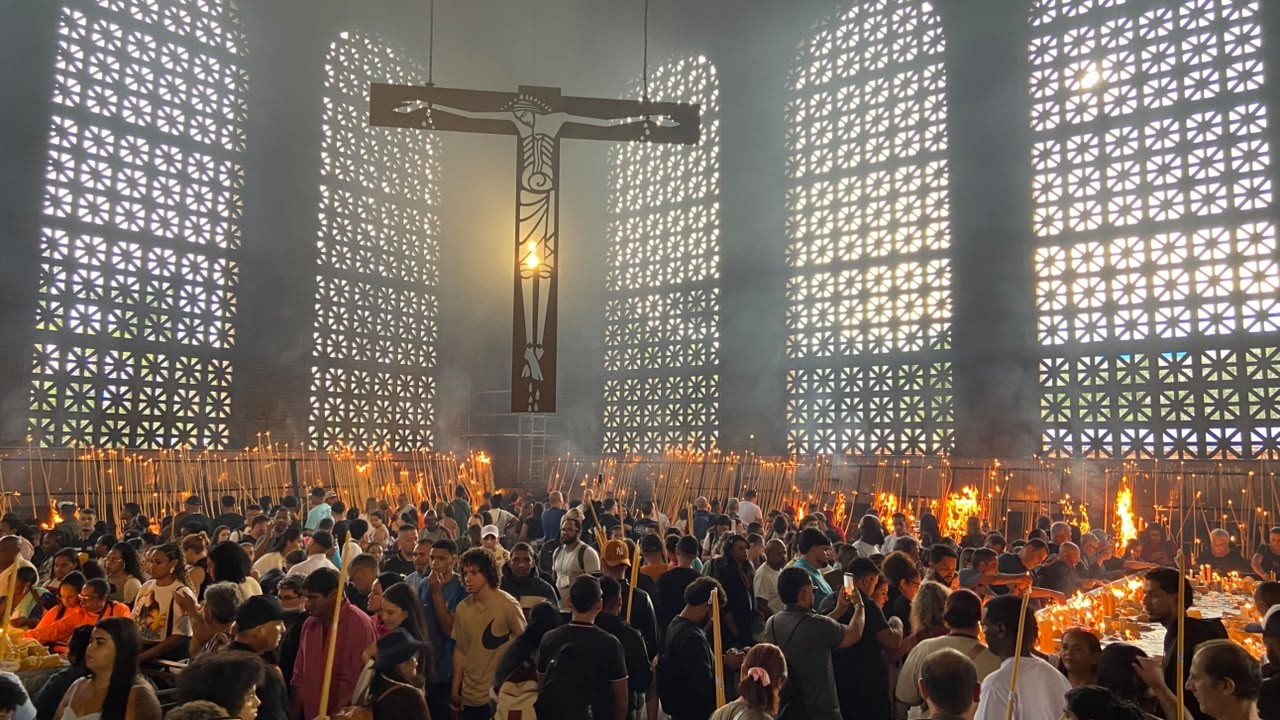 Milhares de devotos celebram o Dia de Nossa Senhora Aparecida no Santuário Nacional; acompanhe