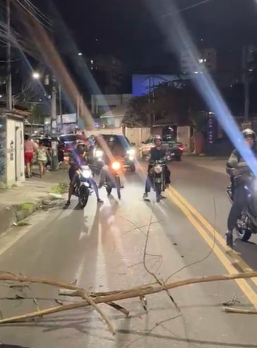 Moradores fazem protestos por falta de luz na Região Metropolitana do Rio