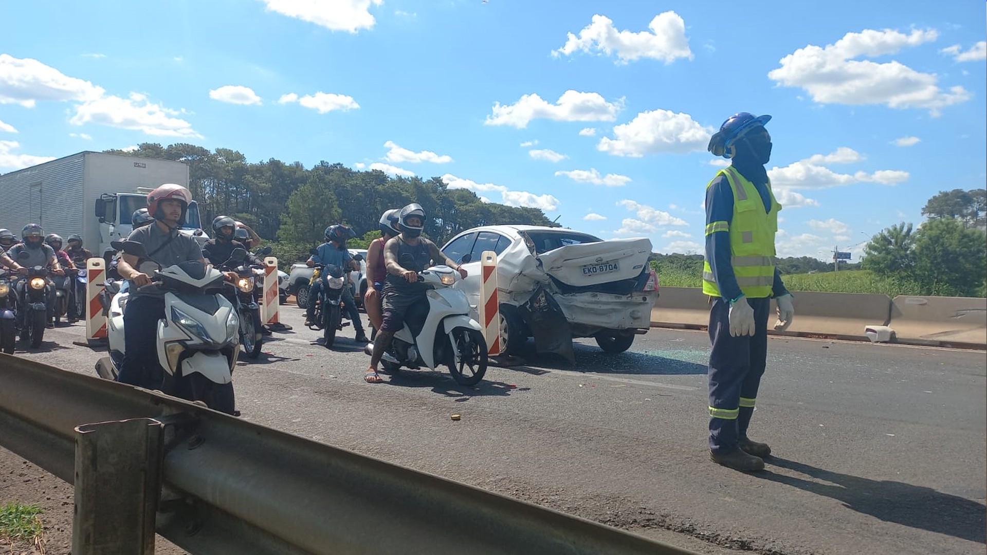 Acidente com vários veículos interdita a Rodovia Washington Luís em Rio Preto