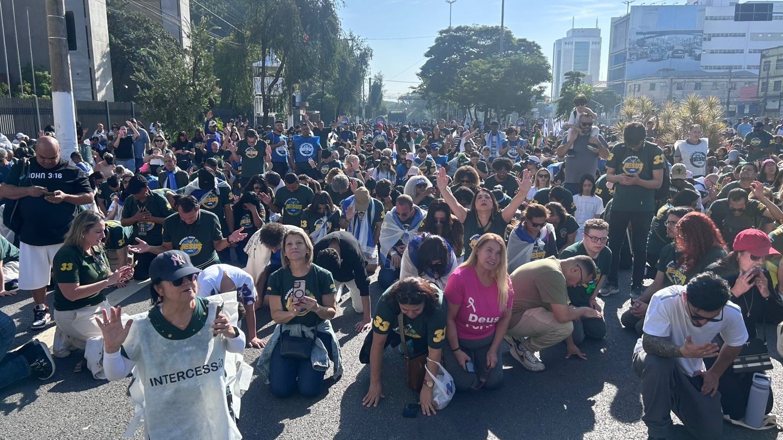 Marcha para Jesus reúne milhares de evangélicos nas ruas de SP neste feriado