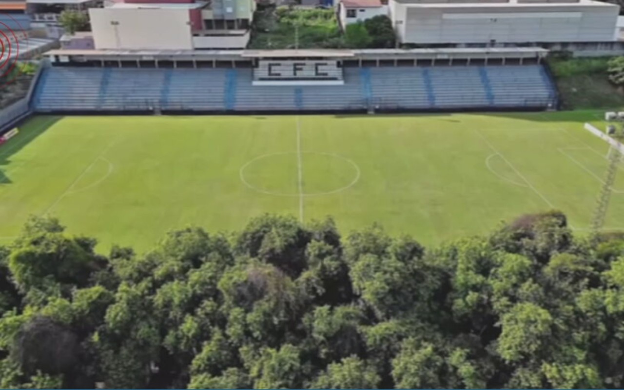 Comercial de Tietê investe R$ 800 mil para refazer gramado um ano após enchente histórica