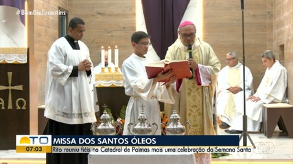 Católicos se reúnem em Catedral de Palmas para missa dos Santos Óleos