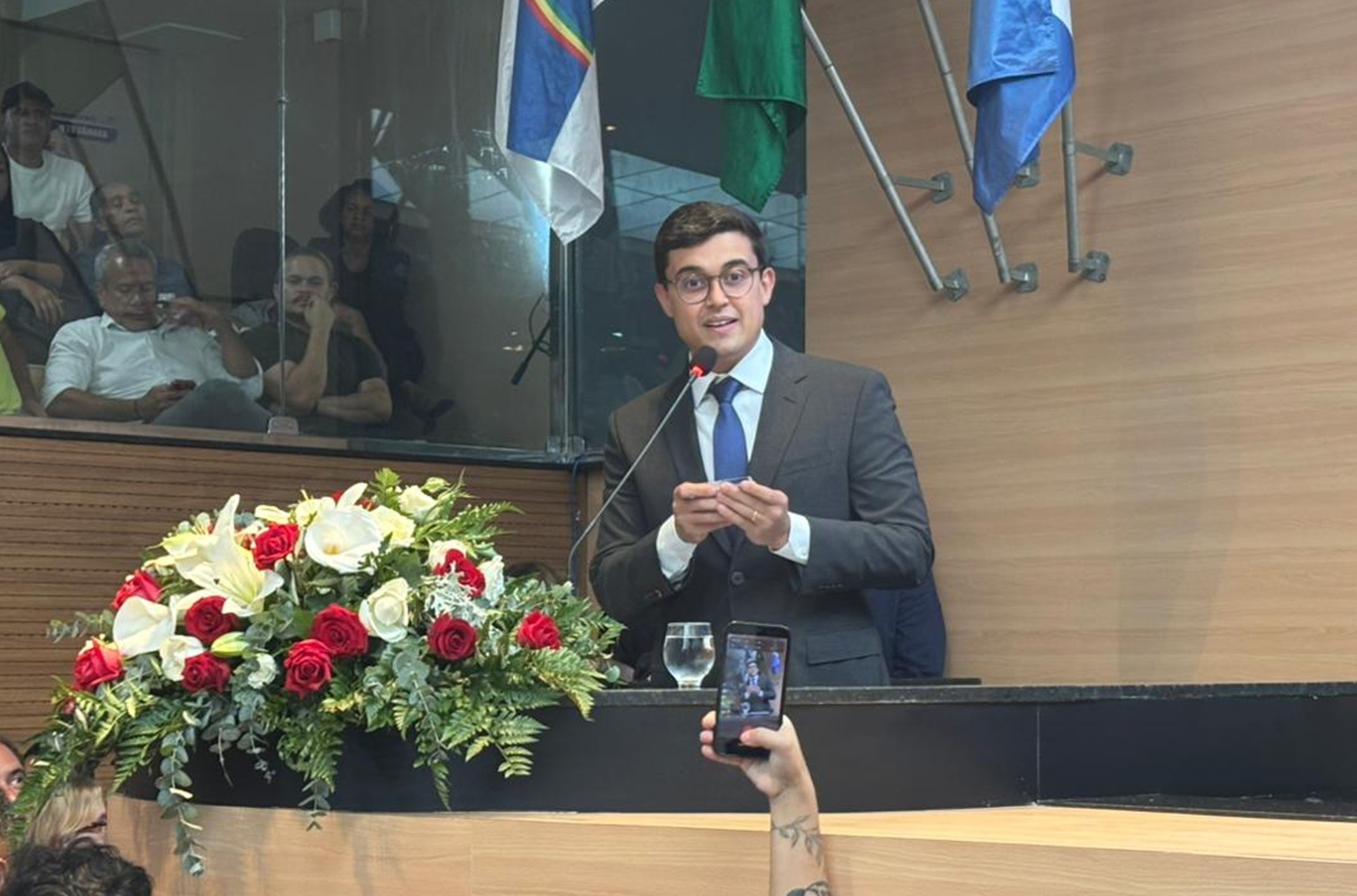 Victor Marques assume prefeitura do Recife após renúncia de João Campos para concorrer ao governo