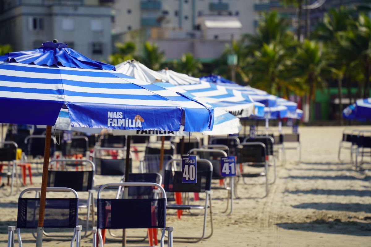 Praia Grande define novas regras para ambulantes nas praias e prevê multa de R$ 5 mil; entenda