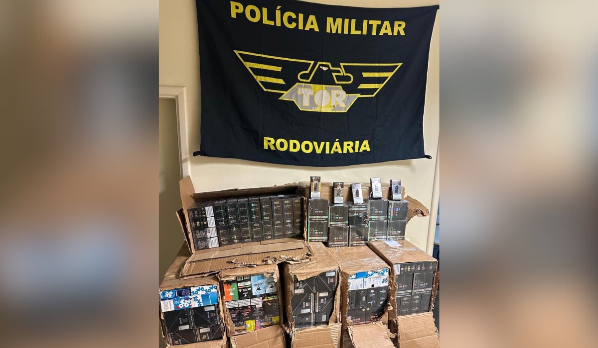 Motorista de caminhão-cegonha é preso com R$ 550 mil em cigarros eletrônicos na cabine no interior de SP
