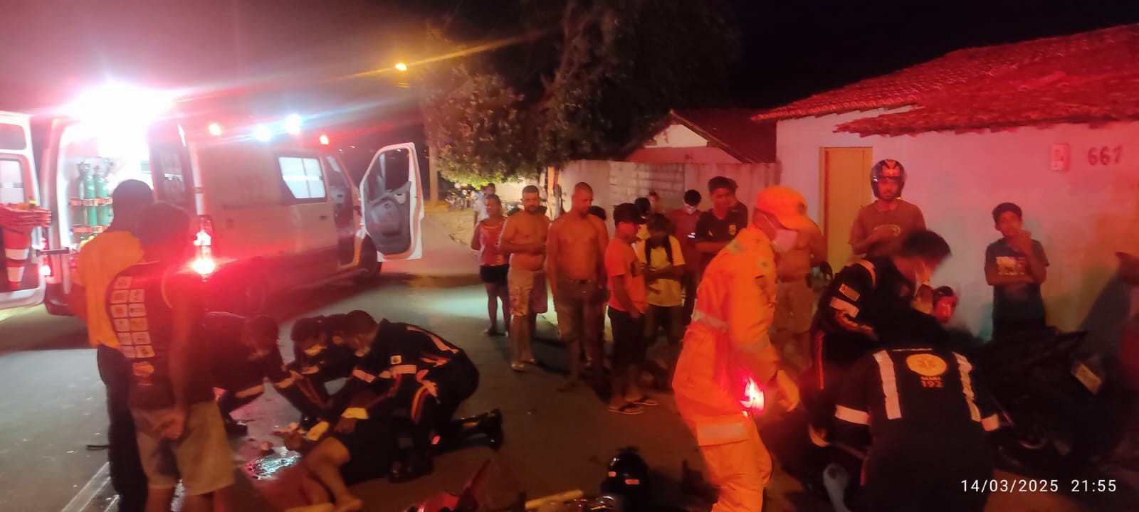 Colisão entre duas motocicletas deixa dois homens feridos em Salinas