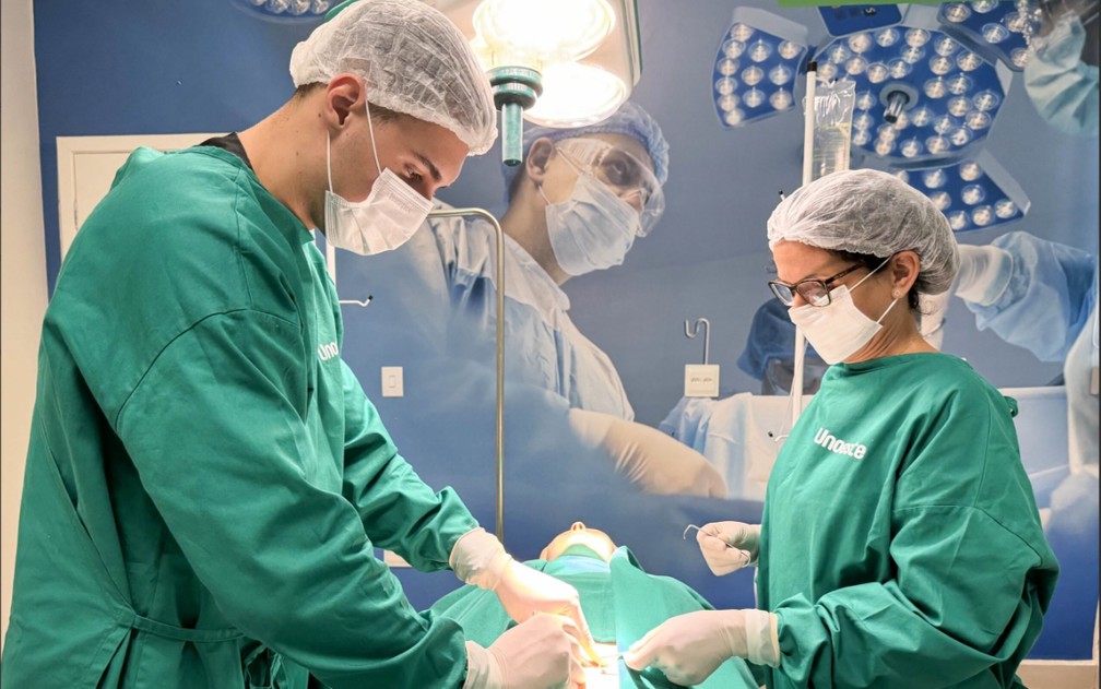 1 de 3
Estudantes de Medicina da Unoeste vivenciam a prática clínica em ambientes tecnológicos desde os primeiros anos da graduação — Foto: Vinny Santos
