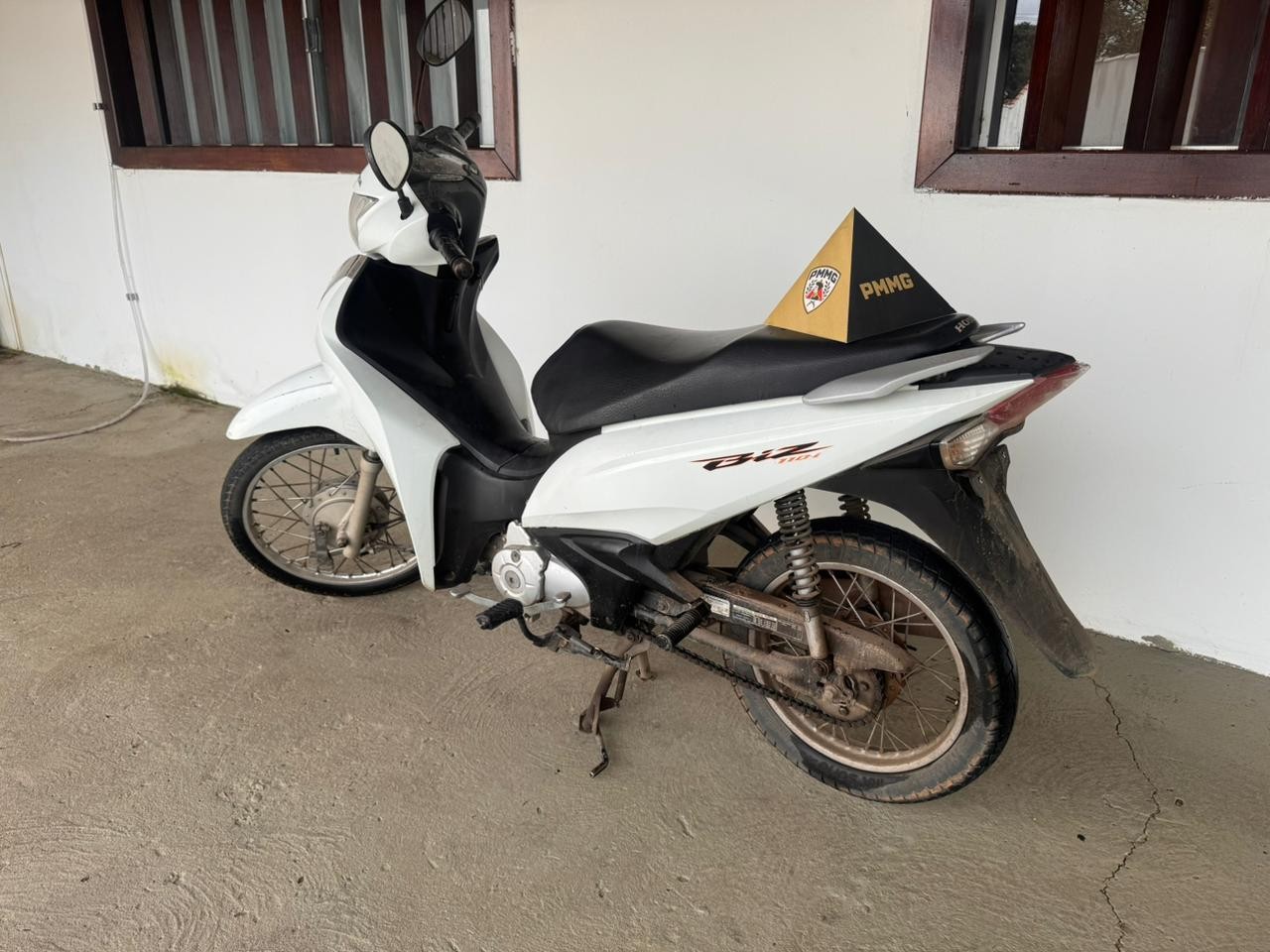 Mulher é presa em Augusto de Lima com moto furtada em Montes Claros