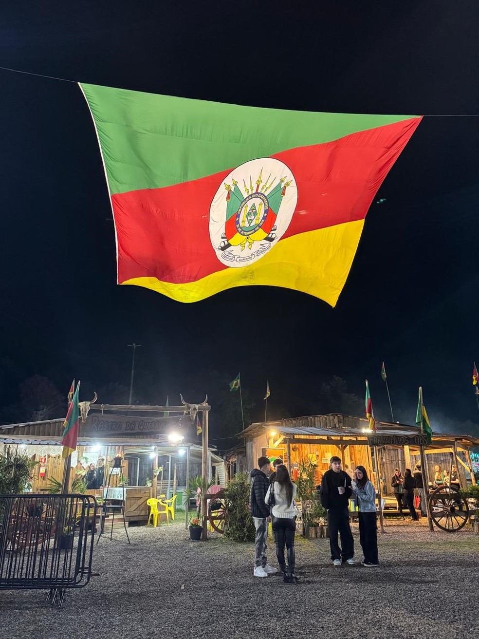 Bandeira do RS no Acampamento Farroupilha de Sapiranga — Foto: Giovani Grizotti