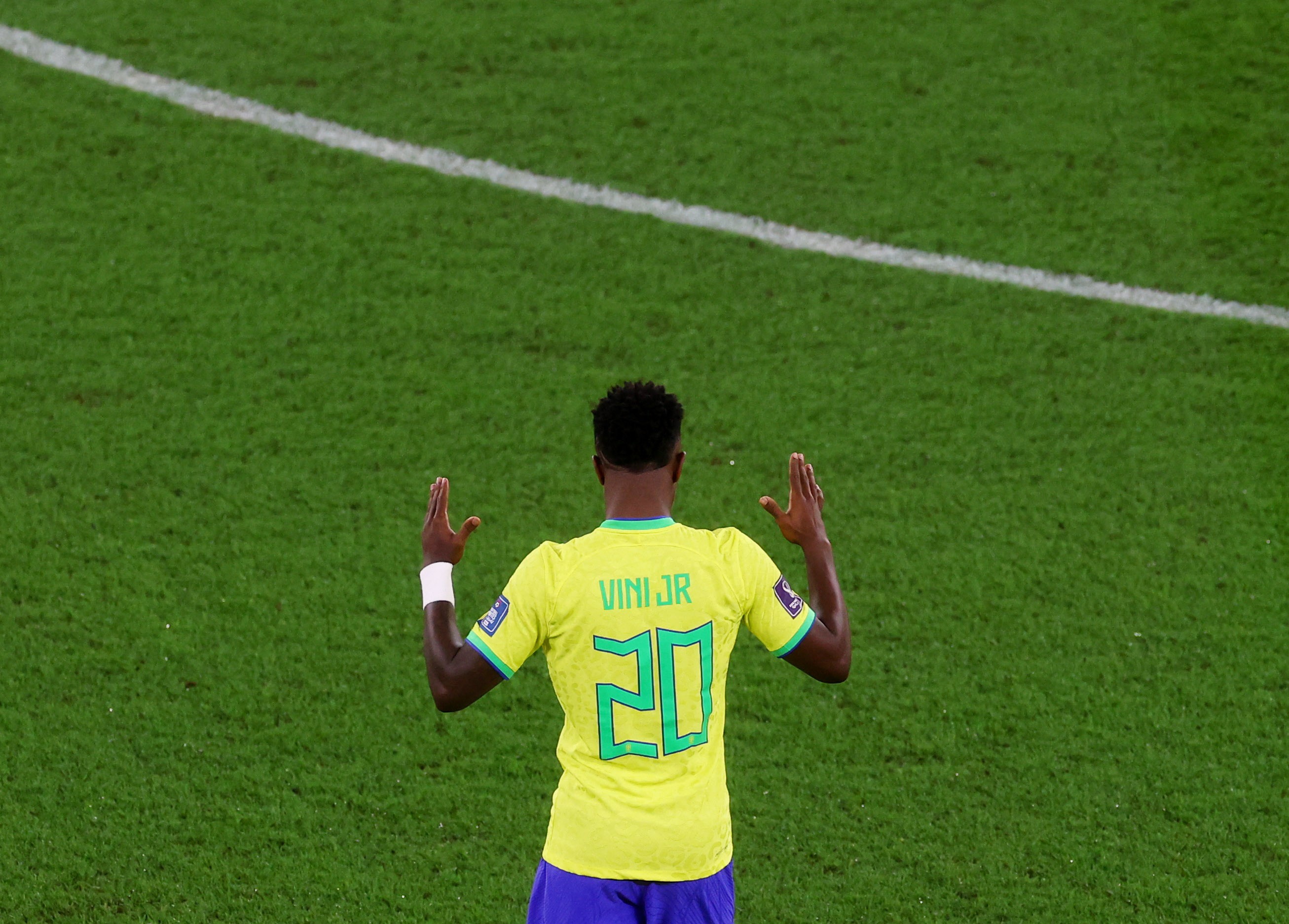 Racismo em estádios do DF será punido com paralisação de jogos; entenda