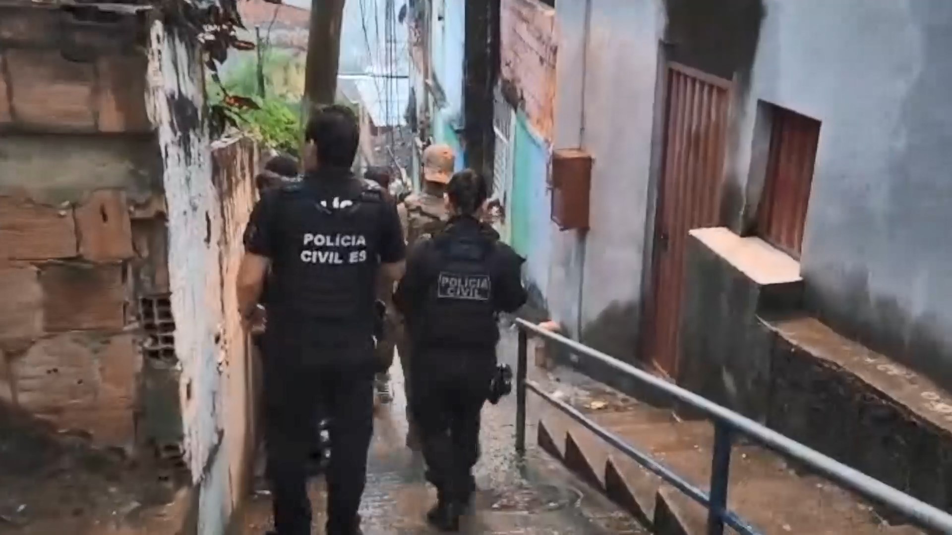 Polícia do ES prende familiares de detentos por levar drogas e recados de criminosos a presídio