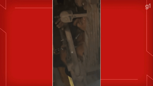 VÍDEO: Suspeito se esconde embaixo de ônibus para evitar agressão após tentativa de assalto