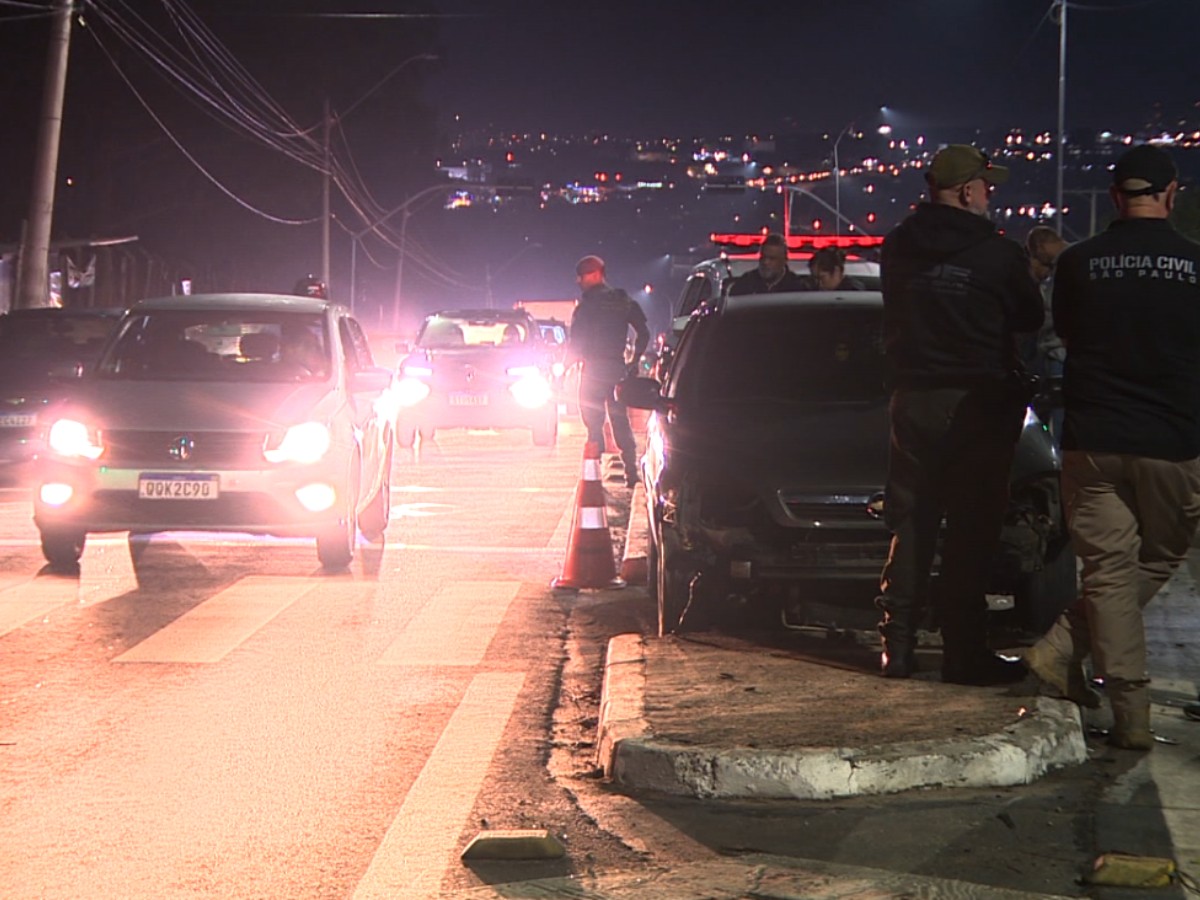Policial civil morre após ter infarto, bater o carro e ficar preso às ferragens em acidente em Campinas 