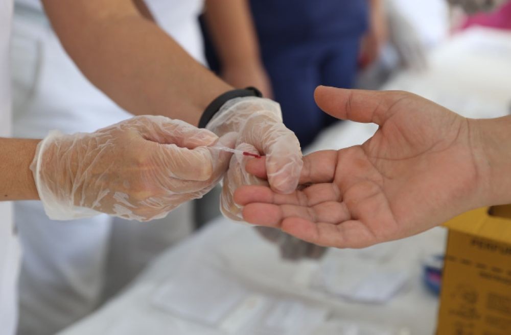 Testagem gratuita para ISTs e Aids é oferecida durante a campanha ‘Dezembro Vermelho’ em Uberlândia