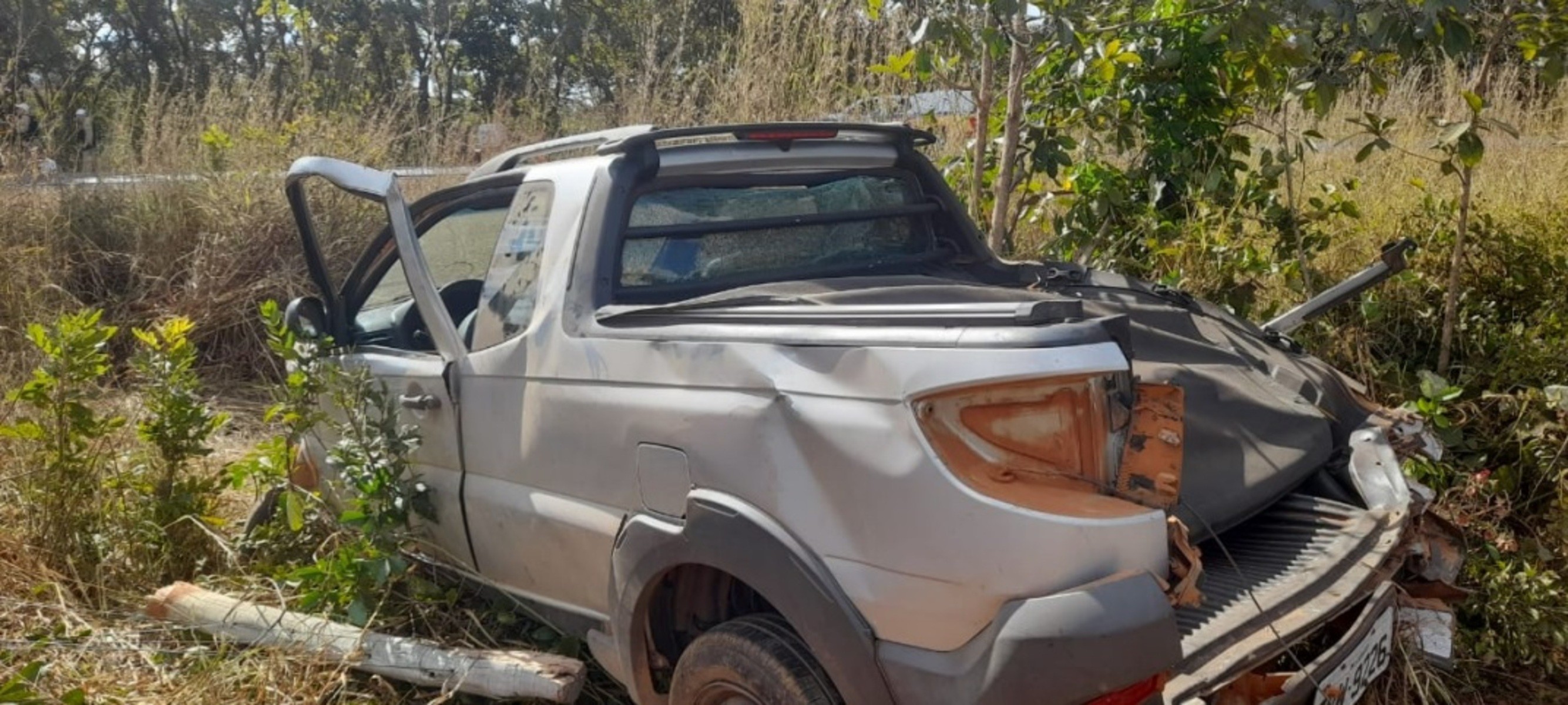 Mulher de 33 anos morre após perder o controle da direção e sair da pista na MGC-259