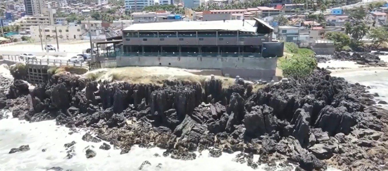 Ponta do Morcego: acesso à área de rochas é interditado por risco de desmoronamento em Natal