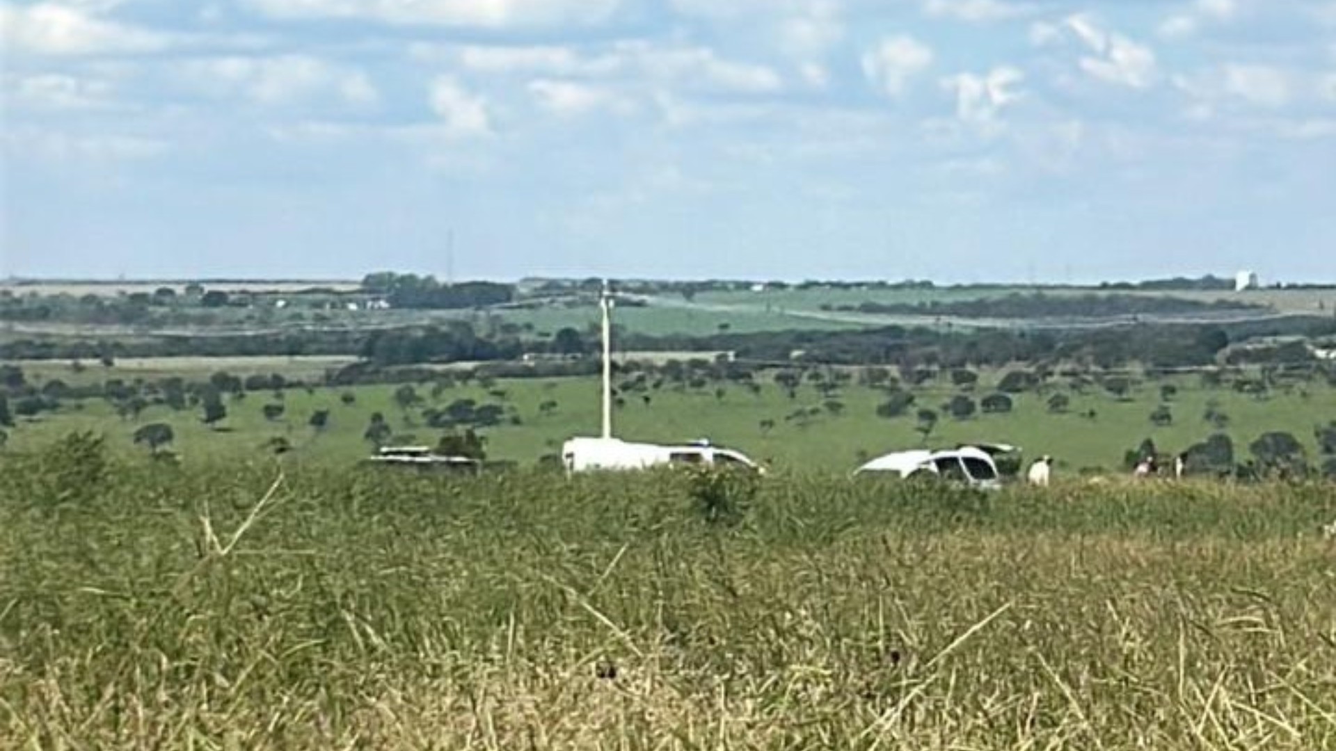 Corpo com marcas de tiros é encontrado em matagal no Shopping Park, em Uberlândia