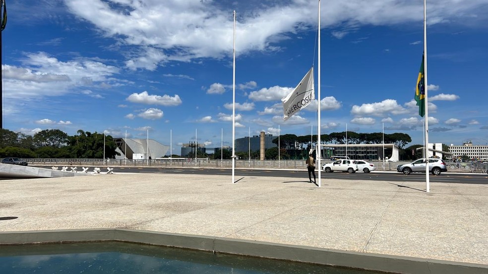 Visão do Palácio do Planalto após retirada de grades metálicas — Foto: Raquel Porto Alegre/GloboNews