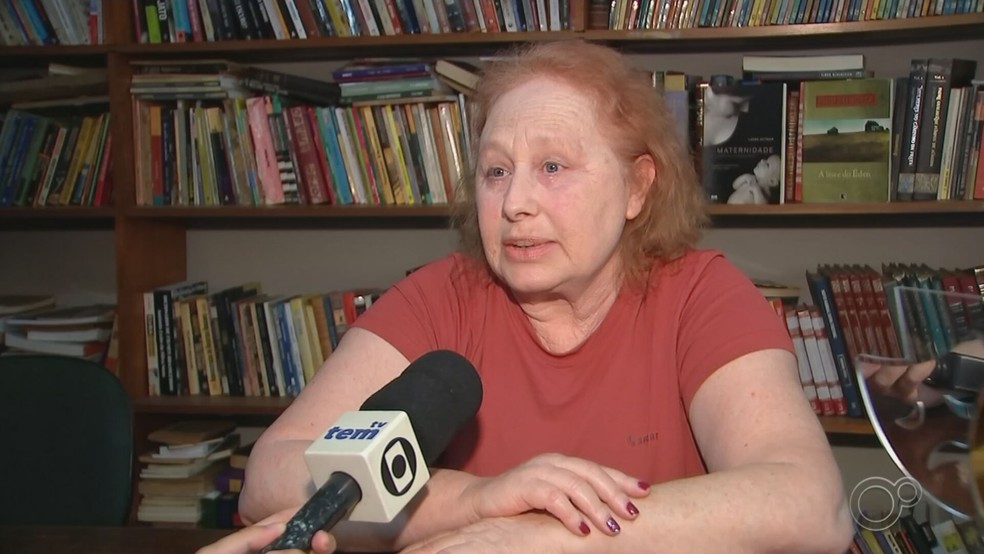 Izabel tem 72 anos e nunca havia feito teatro — Foto: Reprodução/TV TEM