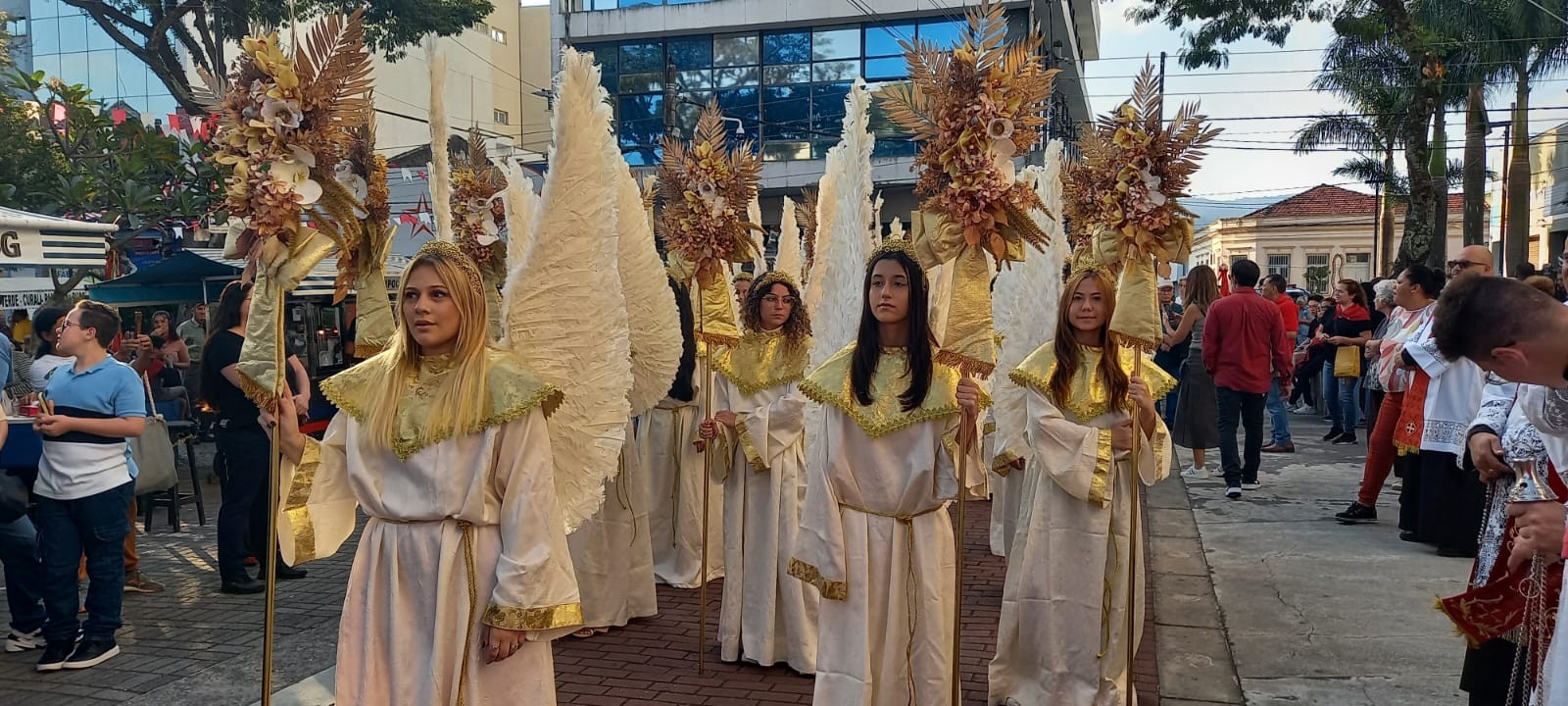 Procissão de Pentecostes da Festa do Divino Espírito Santo de Mogi das Cruzes acontece neste domingo; acompanhe em Tempo Real