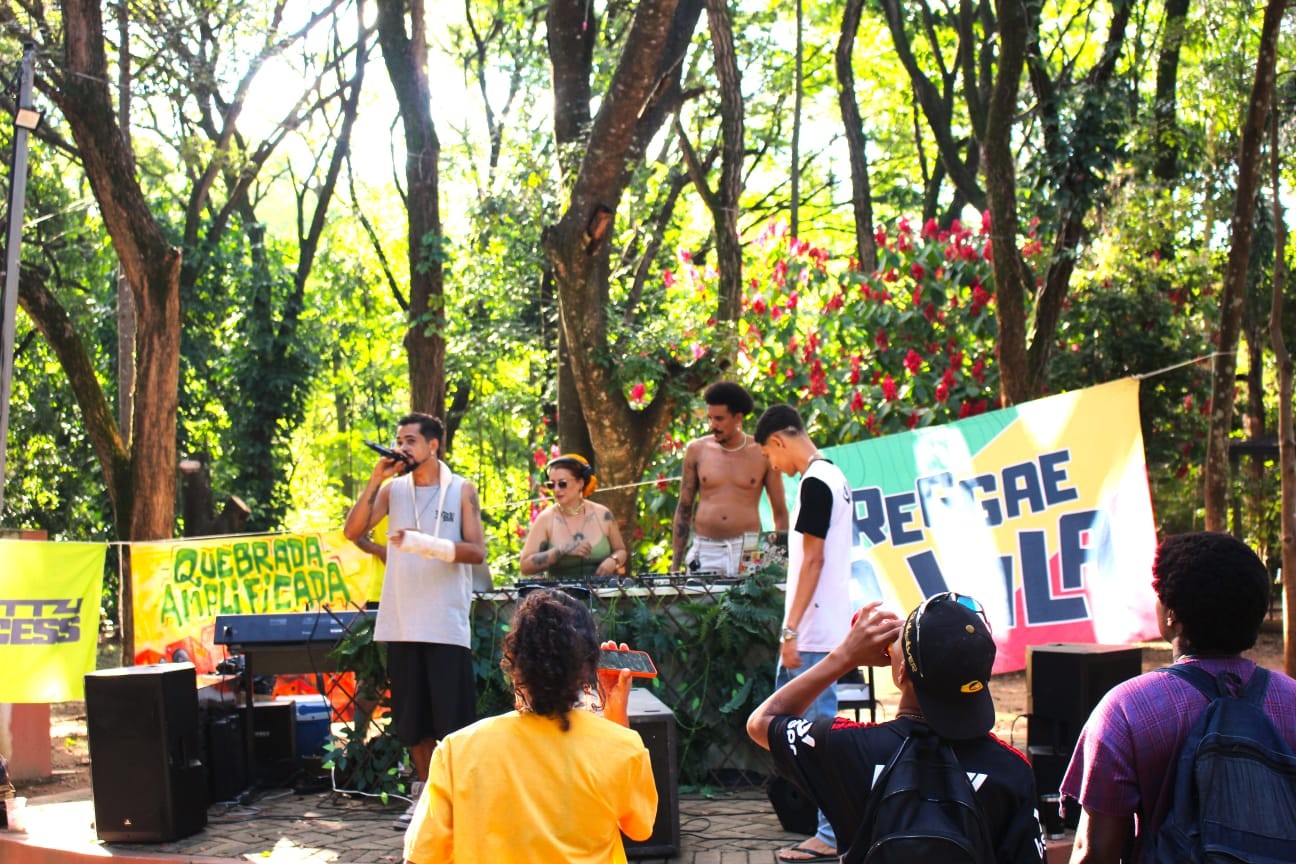 Projeto de hip hop transforma vidas de jovens em Divinópolis: 'É possível viver da própria arte' 