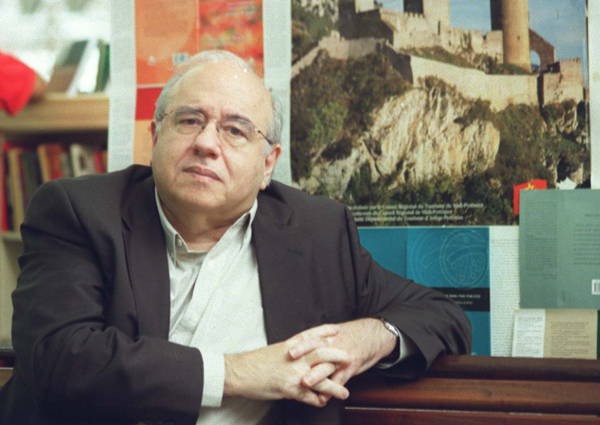Escritor Luis Fernando Veríssimo é internado em UTI de Porto Alegre