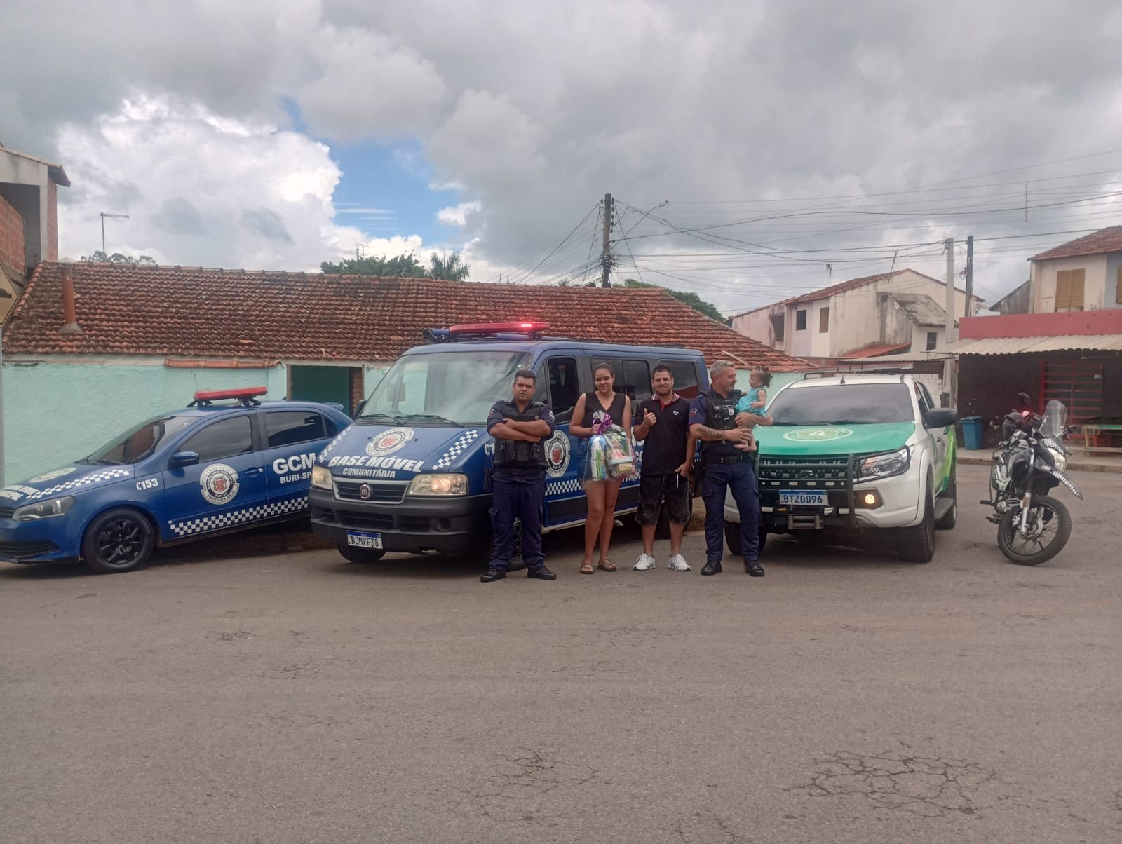 Bebê de 8 meses é salvo por guardas municipais após se engasgar em Buri