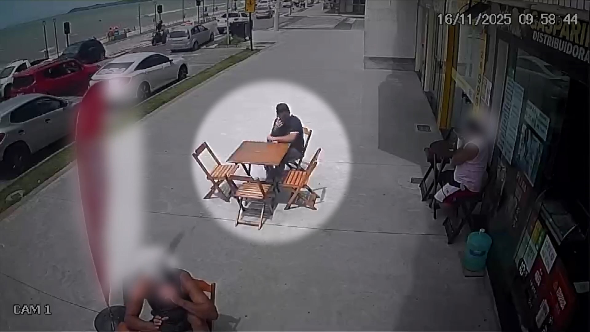 VÍDEO: Após matar a esposa no ES, empresário foi à praia e pediu celular de desconhecidos para falar com advogado