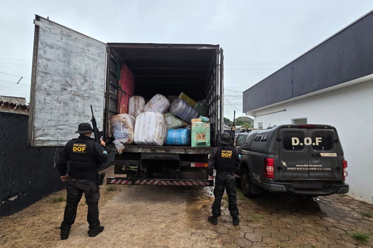 Motorista é preso com caminhão carregado de cigarros e roupas contrabandeadas na MS-040