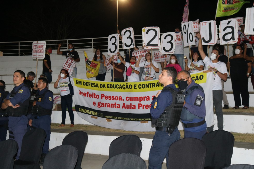 Moradores fazem 'aniversário' de obra parada há 8 meses em avenida da Zona  Sudeste de Teresina, Piauí