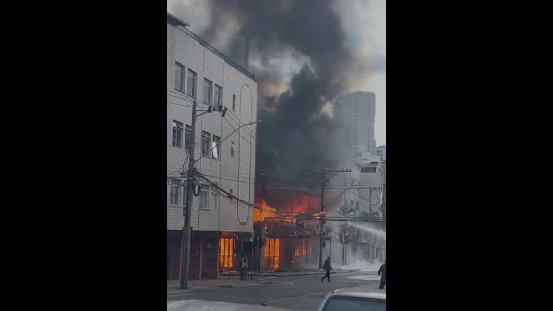 Incêndio atinge restaurante no Bairro Alto dos Passos, em Juiz de Fora — Foto: Redes Sociais