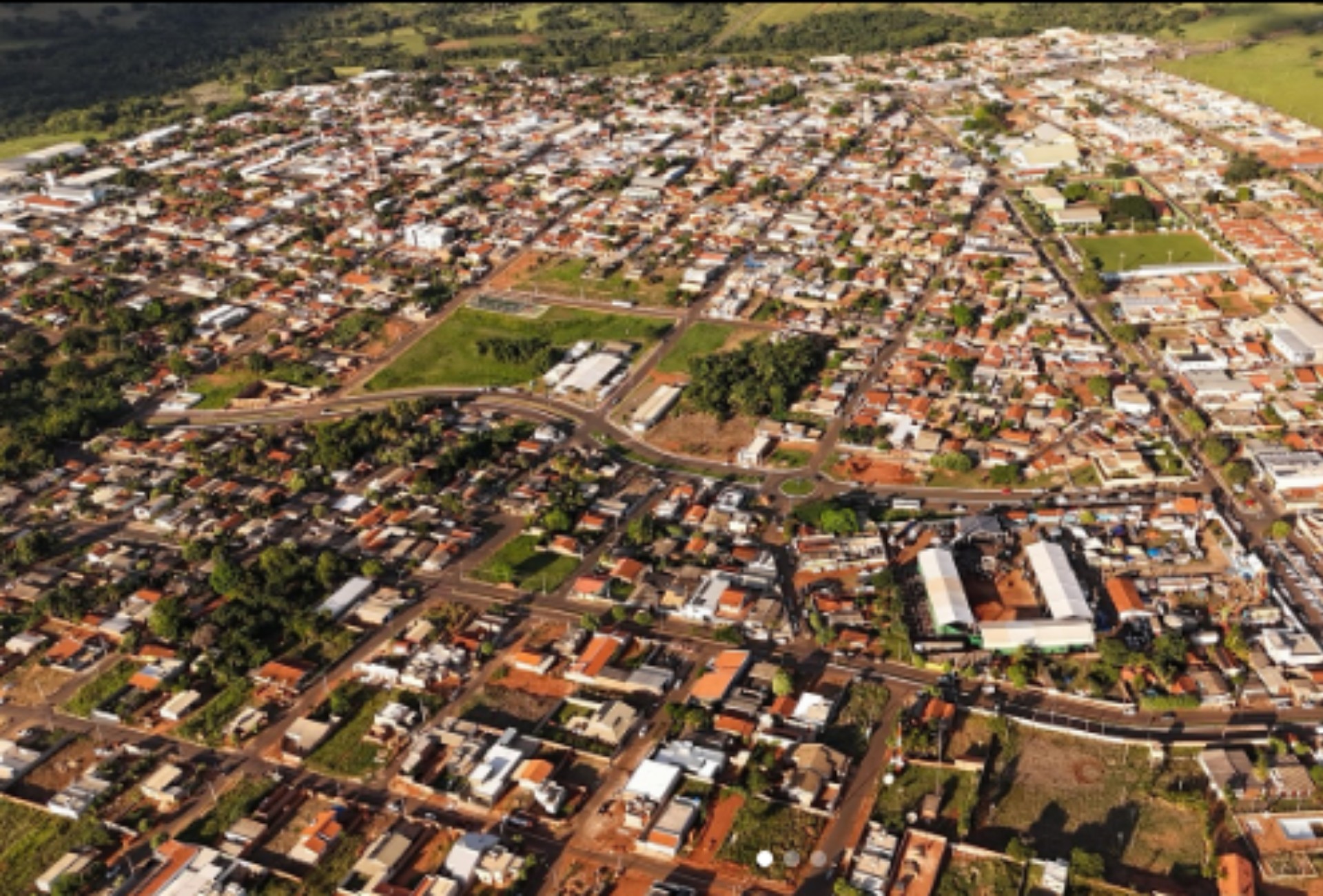 'Cidade do romance' em MS faz 67 anos com churrasco grátis e show sertanejo