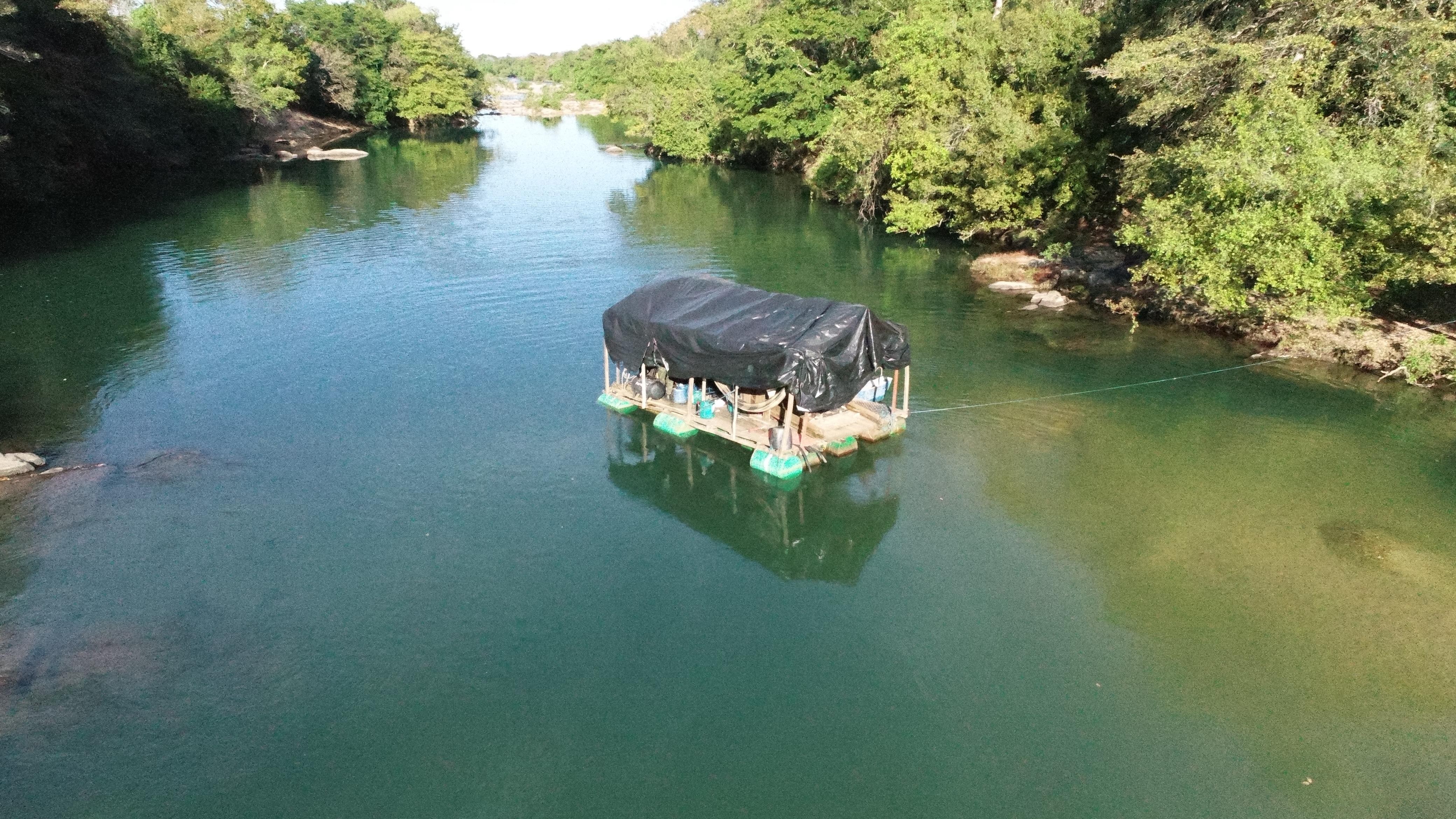 Balsa usada em garimpo ilegal de ouro é destruída e PM Ambiental aplica mais de R$ 170 mil em multas