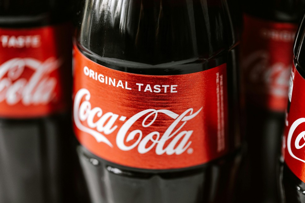 Coca-Cola vai passar a ser produzida com açúcar da cana-de-açúcar no Estados Unidos. — Foto: Kaboompics/Pexels