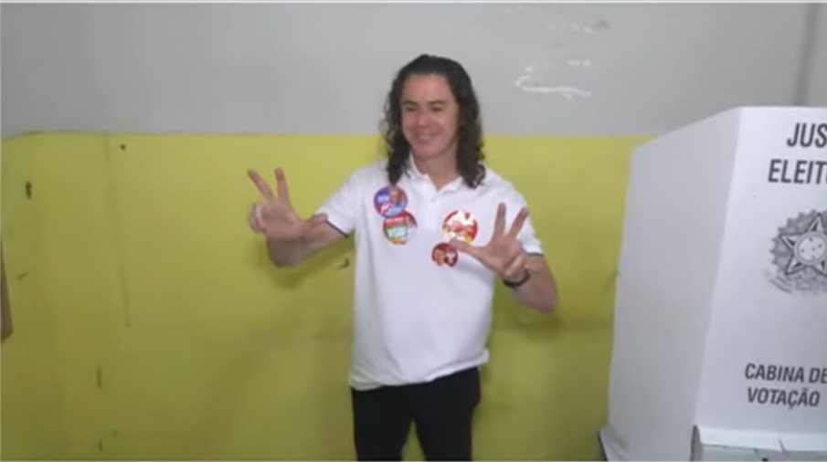 Veneziano Vital do Rêgo (MDB) vota em Campina Grande, PB
