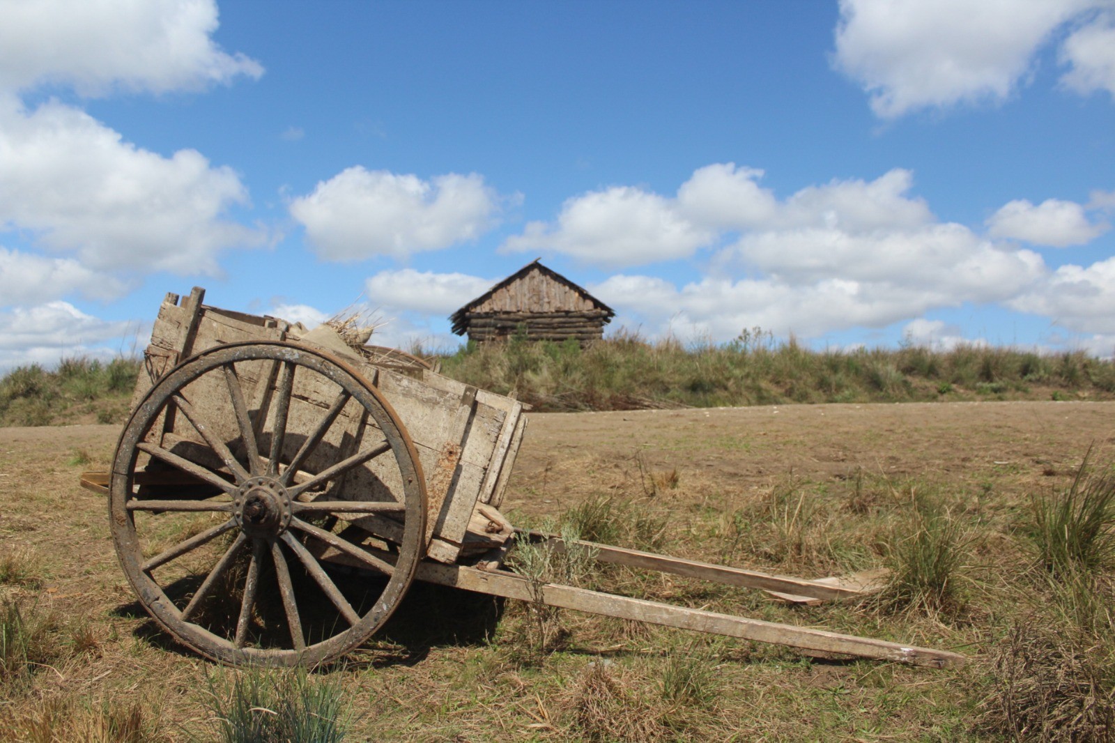 Fechamento do espaço aéreo e vila construída do zero: conheça bastidores de filme gravado no Paraná