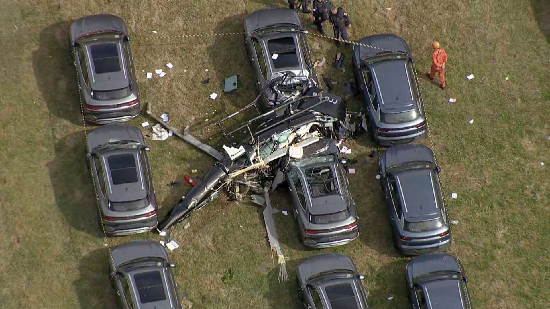 Pelo menos 5 morrem em queda de helicópteros no Recreio; aeronaves colidiram no ar