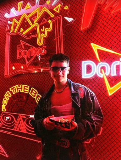 Ator João Victor Gonçalves dança ao som do Barão no Rock in Rio 2 dias após ser hostilizado por look; VÍDEO