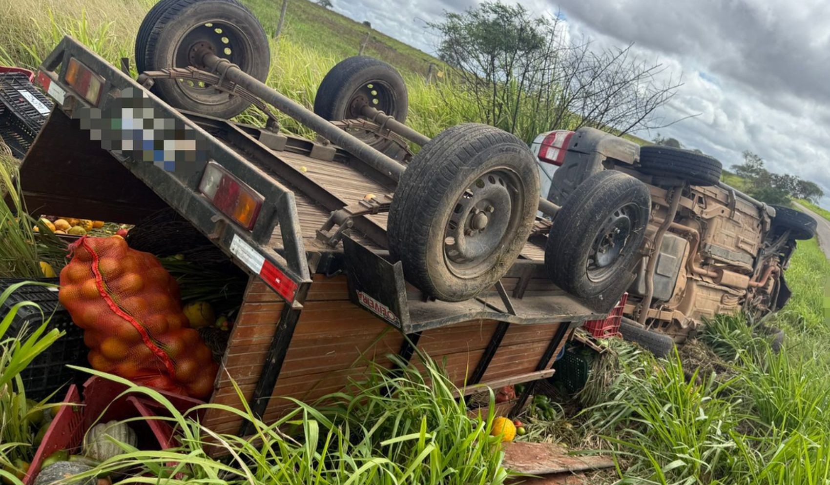 Mulher morre após veículo tombar na rodovia SE-453 em Pedra Mole