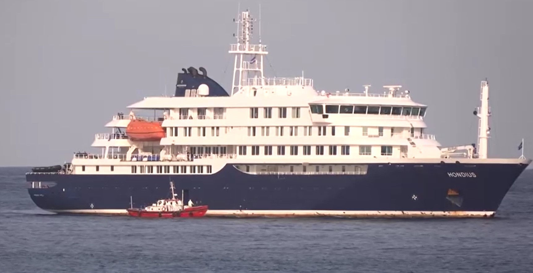 VÍDEO: Passageiros com sintomas são retirados de cruzeiro onde houve possível surto de hantavírus