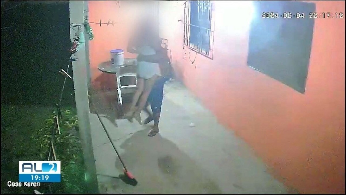 Câmera flagra mulher sendo raptada em casa por vizinho em Marechal Deodoro